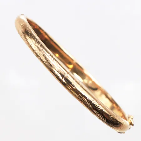 Stelt armband, Ø62,2mm,bredd: 5,6mm, 18K. Vikt: 14,3 g
