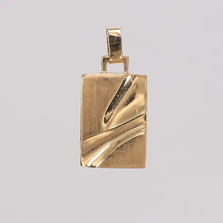 Hänge bricka delvis matterad, längd 22,9mm, bredd 11,1mm, repor, GHA. 18K  Vikt: 2,1 g