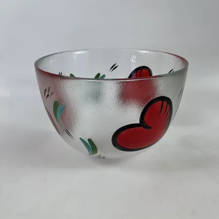 Skål, Ulrica Hydman-Vallien (1938-2018), "Hearts", Kosta Boda, handmålad dekor, signerad i dekoren UHV/CK, höjd 15cm diameter 22cm.