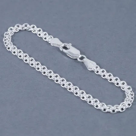 X-länksarmband i silver. Längd 18 cm. Bredd 4,2 mm. Karbinhake. Stämplat 925. Framstår oanvänt. Vikt 5,3g.