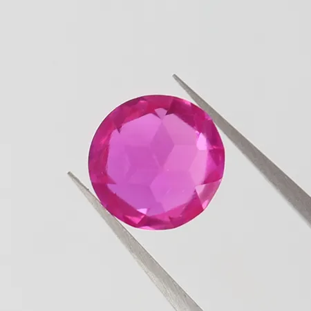 Lös rosa safir ca 8,03x8,02x5,60mm ca 2,60ct syntetisk fasetter med slitage. Vikt: 0 g