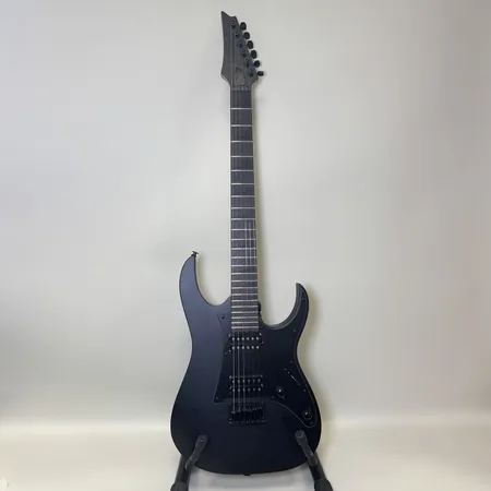 Elgitarr Ibanez, modell: GRGR131EX-BFK, srn: GS250101847, Nyskick, softcase. Skickas med Bussgods eller PostNord