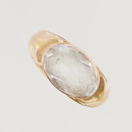 Ring med sten, stl16 bredd:3,2-8,5mm 18K, 2,8g.