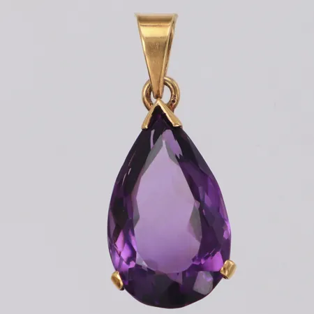 Hänge med lila sten längd 33,0mm bredd 13,4mm 18K Vikt: 6 g