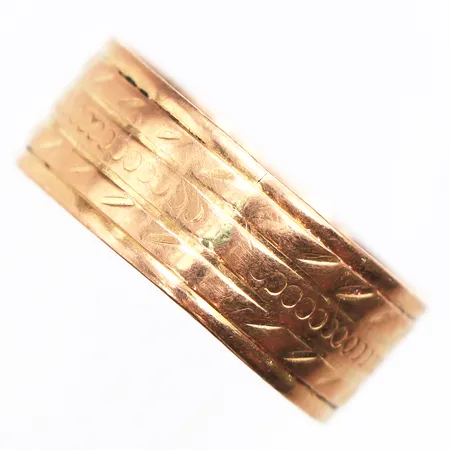 Ring, stl:18, defekt ojämn form, gravyr, 21K. Vikt: 3,8 g