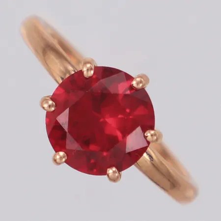Ring med röd sten, bredd 9,3mm, nagg stl 16, roséguld, ostämplat 14K Vikt: 2,3 g