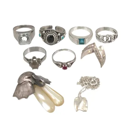 Silversmycken bl.a Ringar, varierande mått, stl:16½-18½ mm, stenar, Hänge "Elefant" längd 41 mm, bredd 31 mm, normalt buret skick  Vikt: 39,6 g