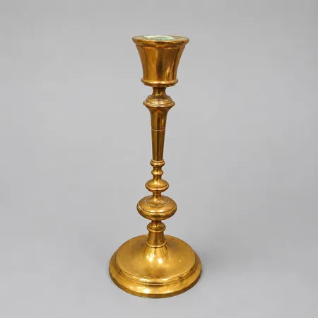 Ljusstake Skultuna No 80 F10, höjd ca 20cm, mässing, stearinrester, bruksslitage