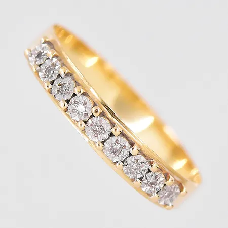 Ring med vita stenar stl:17¾ GHA 18K Vikt: 1,4 g