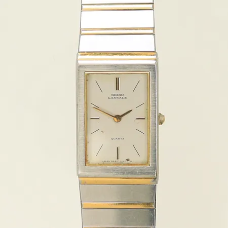 Damur Seiko Lassale Quartz, 24x17mm, omkrets handleden 15,5cm + länkbit 2,5cm,  kronan sliten/defekt, behov av batteribyte. etui och ask. #250478 Skickas med paket.