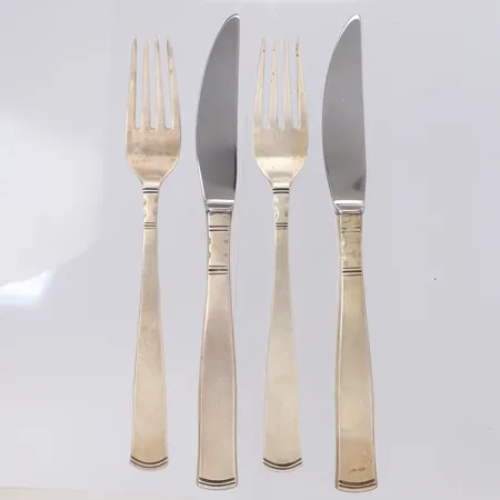 2 Gafflar längd 18cm, 2 Knivar med rostfria blad, 20cm, Rosenholm, 830/1000 silver Bruttovikt 208,5g Vikt: 208,5 g