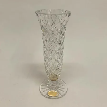 Vas, höjd 21cm, slipad kristall, etikettmärkt Skickas med paket.