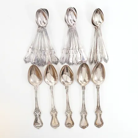22 Kaffeskedar i olika storlekar samt modeller, gravyr, silver 830/1000 Vikt: 276,3 g