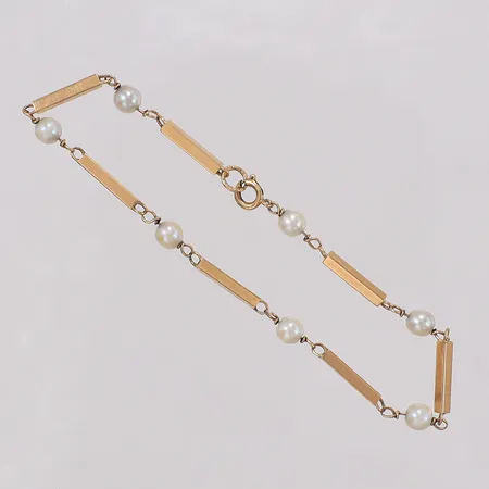 Armband med stavar och odlade pärlor, längd 18cm, bredd 2-4,3mm, något skevt. 18K Vikt: 3,2 g