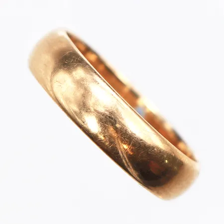 Slät Ring, stl:17¾, gravyr, 18K. Vikt: 4,6 g