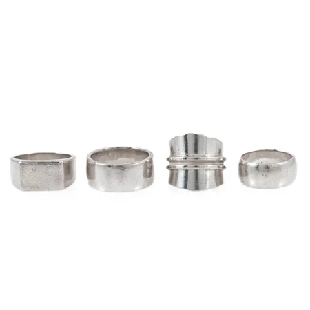 Fyra ringar stl:21¾, 21½, 19½ och 19, repor och märken, silver 925/1000 56,5g. 