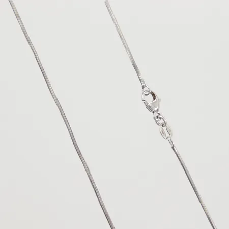 Kedja Ormlänk justerbar längd 42-45,5cm, bredd 1,1mm, ojämnheter silver 925/1000 Vikt: 3,8 g