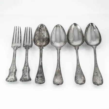 4 matskedar och 2 matgafflar från 1800-talet, gravyr, silver 422,7g. 
