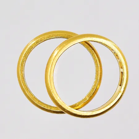 2 Ringar stl:17¾ graverade 23K Vikt: 11,5 g