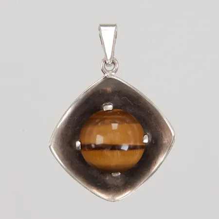 Hänge med tigeröga, längd 30mm, bredd 22mm, 830/1000 silver Vikt: 2,5 g
