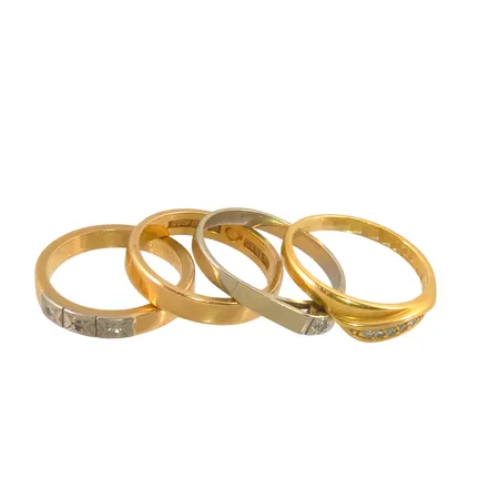 Diverse smycken, 18K guld, slitage, gravyrer Vikt: 11,7 g
