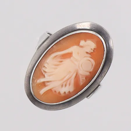 Ring med Camé stl:17, bredd 2,6-24,2mm, silver 835/1000, bruttovikt 3,4g. 