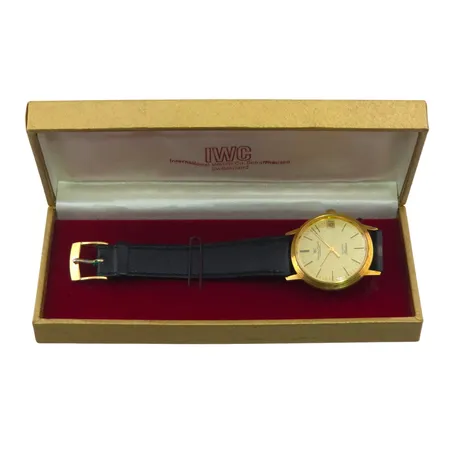 Herrur IWC Flatline Quartz, 18K guld, Ø33 mm, quartz - behov av nytt batteri, kaliber 2405, referensnummer 3006, orginalbox, gravyr företag namn 1979,  Vikt: 37,3 g