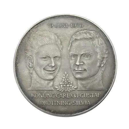 Minnesmynt 50 kronor silver 925/1000, "DET KUNGLIGA BRÖLLOPET 1976", Ø36 mm Vikt: 27 g