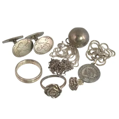 Diverse silversmycken 830-925/1000, bruksmärken/defekter  Vikt: 30,3 g