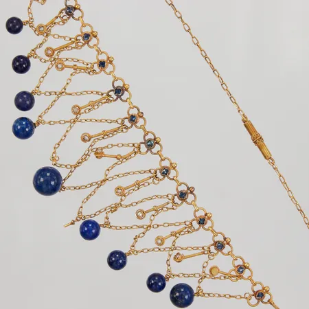 Collier med blå stenar samt små pärlor, 38cm, bredd 1,2-50mm, en sten saknas, ostämplad 18K, Bruttovikt: 16,7g Vikt: 0 g