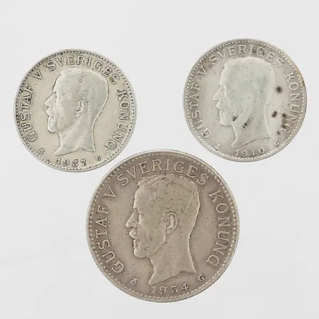Tre svenska mynt, 2 och 1 kronor, Ø 31/25mm, silver 800/1000 Vikt: 29,8 g
