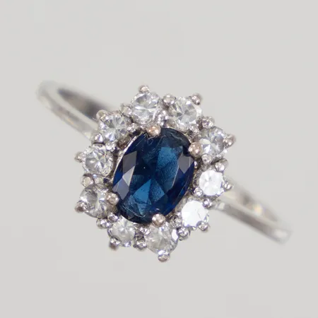 Ring stl 18, bredd 1,7-12mm, vita och blå stenar, 925/1000 silver Vikt: 3 g