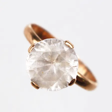 Ring med stor vit sten, stl:16, 18K Vikt: 3 g