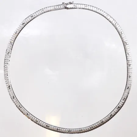 collier, längd:43cm, bredd:6mm, 835/1000 silver. Vikt: 26,6 g