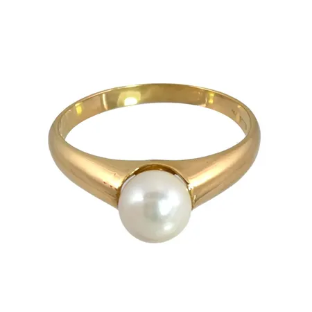 Ring i 18K guld med odlad Pärla Ø 6 mm, blåvitrosa ton, god lyster, Guldfynd (GFAB), stl:20¼ mm, skenans bredd 2,5 - 5 mm, fint skick Vikt: 2,9 g