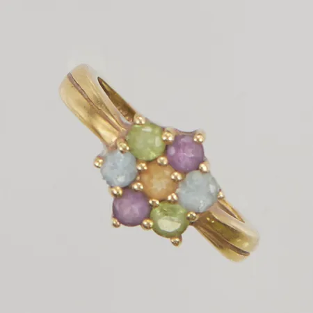 Ring med stenar GHA stl16,5 bredd:1,9-10,3mm 18K 2,9g.