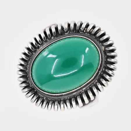 Ring med grön sten stl:17 ovandel bredd 20,5mm silver 835/1000  Vikt: 5,6 g