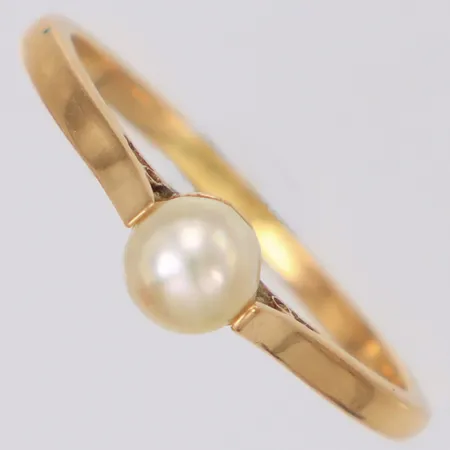 Ring med odlad pärla, Ø5,3mm, stl:19½, 18K Vikt: 3 g