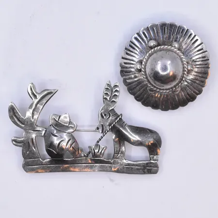2 Broscher stl:58x36 mm och Ø34 mm silver 925/1000. Vikt: 20 g