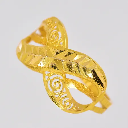 Ring stl:17 bredd ovandel 10mm 21K Vikt: 1,6 g