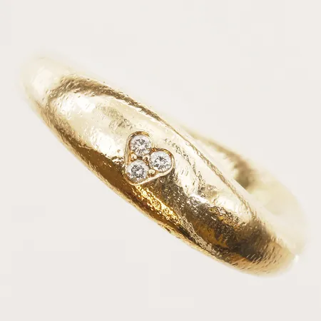 Ring Ole Lynggaard Love nr 5 med diamanter 3xca0,02ct stl:17, bredd 4-7mm, originalask, 14K Vikt: 10,1 g
