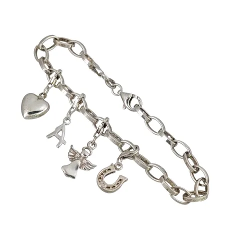 Armband Ankarlänk Guldfynd med 4 berlocker silver 925/1000, vita stenar, längd 18,5 cm, bredd 5,5 mm, berlocker med varierande mått, fint skick  Vikt: 11,8 g