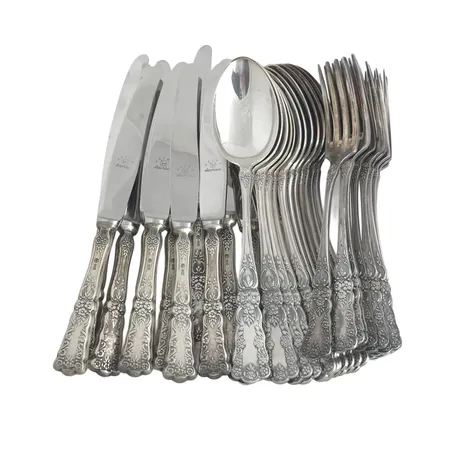 Parti silverbestick, Polen, 800/1000, totalvikt vikt 2250g ( knivar med blad i rostfritt stål väger 775g) 