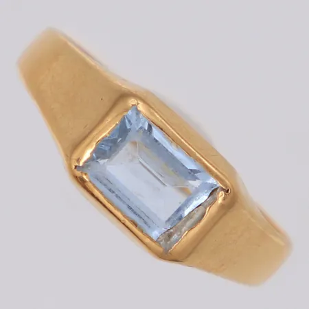 Ring med ljusblå sten, nagg stl:18, 18K Vikt: 3,2 g
