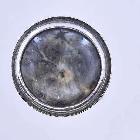 Ring med sten stl:16¼, bredd 5-18 mm silver 830/1000. Vikt: 9,6 g