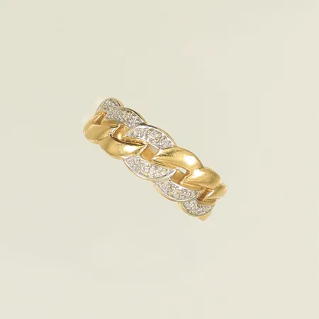 Ring tvåfärgad med vita stenar stl ca 16¼, bredd 2-6mm, stämplad GHA,18K, 2,6g Vikt: 2,6 g