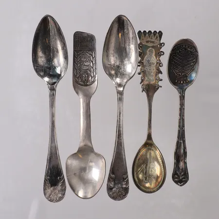 5 Skedar olika modeller, längd 10-12,5cm, gravyr, silver 830/1000 Vikt: 62,5 g