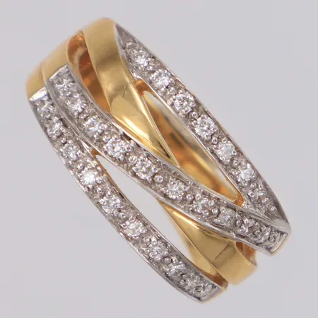 Ring med diamanter 0,25ctv enligt gravyr stl:17 bredd 9,7mm GHA 18K Vikt: 6,8 g
