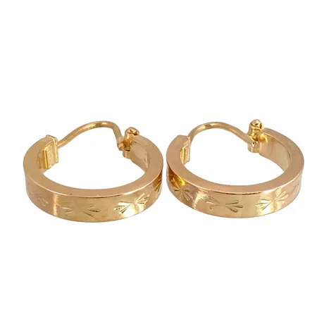 Örhängen Creoler, 18K guld, mönstrad modell, storlek 12,5 x 16 mm, tjocklek 2,7 mm, fint skick Vikt: 1,3 g