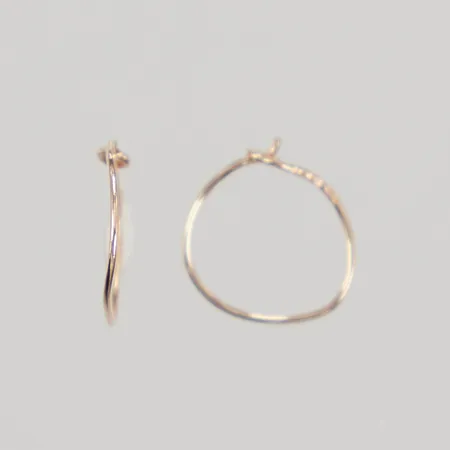 Ett par örringar ca 10mm, 18K Vikt: 0,2 g